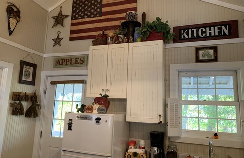 Altamont Cottage | Peaceful Cottage on Linville River. Hike Blue Ridge mountains. Visit winery.
