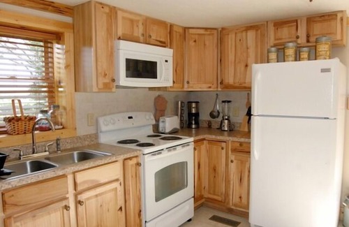 Saint Helens Cabin | Peaceful Country Cabin with hot tub near Red River Gorge
