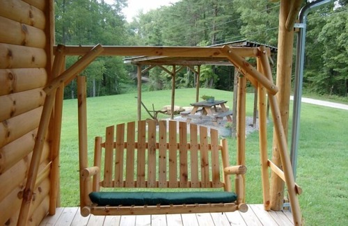 Saint Helens Cabin | Peaceful Country Cabin with hot tub near Red River Gorge