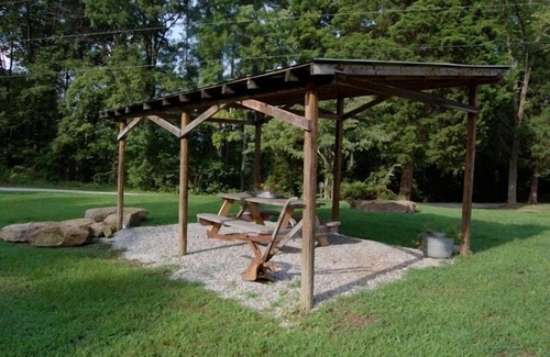 Saint Helens Cabin | Peaceful Country Cabin with hot tub near Red River Gorge