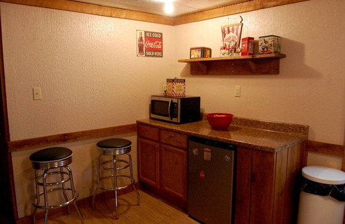 Saint Helens House | Peaceful Country Cottage with Game Room & Hot Tub