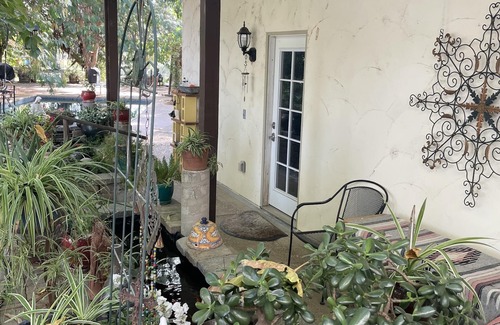 Lincoln Cottage | Peaceful Country Getaway for One or Two