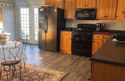 McCook House | Peaceful Country Retreat ideal for hunters and families