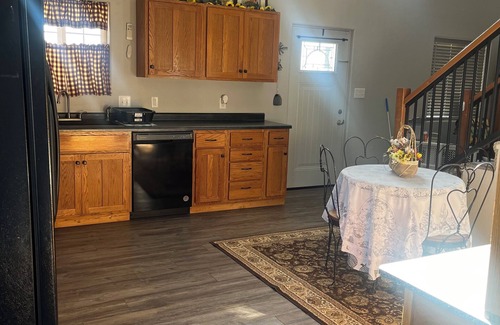 McCook House | Peaceful Country Retreat ideal for hunters and families