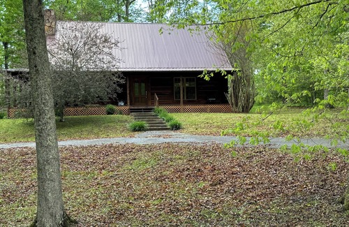 Farmers Cabin | Peaceful, cozy cabin less than two miles from Cave Run Lake and I64.