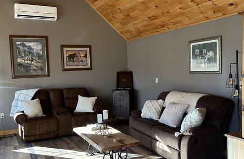 Warsaw Cabin | Peaceful Cozy Cabin