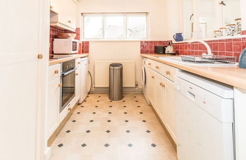 Piltdown Cottage | Peaceful edge-of-village C18th converted cottage in gardens of Manor House