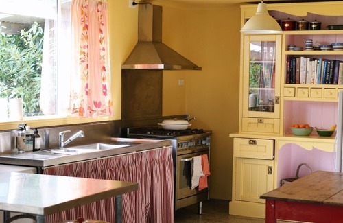 Lidster Bed & Breakfast | Peaceful farm retreat near Orange; come and cook, rest and explore.