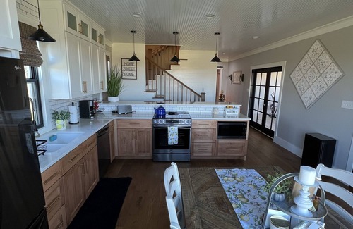 Tea Other | Peaceful Farmhouse - newly renovated with beautiful countryside views
