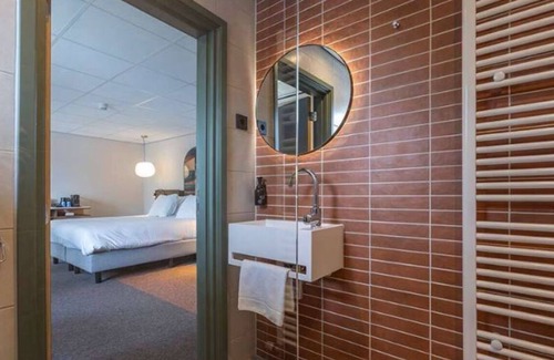 Vierhouten Hotel | Peaceful Forest Retreat with Bike Rentals, Breakfast, Terrace, and Free Parking