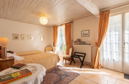 Saint-Benoit-sur-Loire Bed & Breakfast | Peaceful rooms with garden and pets allowed