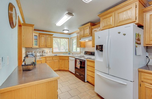 Cass County House | Peaceful Garden City Getaway w/Grill & Fire Pit