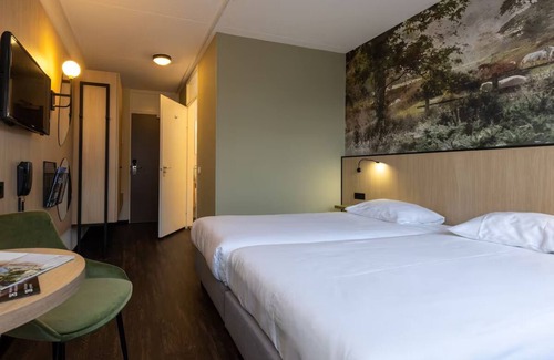 Winterswijk Hotel | Peaceful Garden Hideaway with Indoor Pool, Game Room, and Free Guest Parking