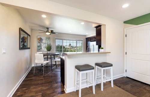 Thousand Oaks Apartment | Peaceful & Gated 2 King Bd 2 Bth, 1 Gig WiFi near CLU, FSAC & Proactive Sports