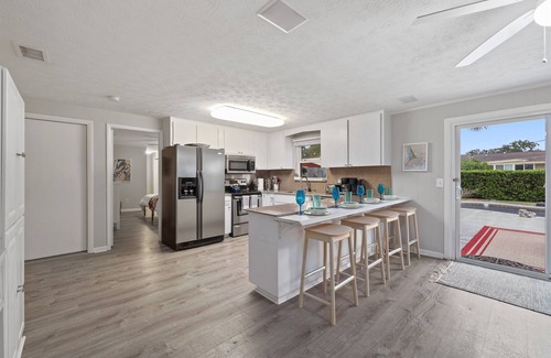 Isle of Palms House | Peaceful Getaway Heated Pool Mayo Jags Games Beach