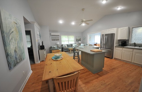 Rock Hall Cottage | Peaceful getaway convenient to local amenities including beach, boating & food
