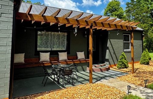 Bartlett Cottage | Peaceful Getaway: Hot Tub, Trails, Fenced yard, Kid & Dog friendly