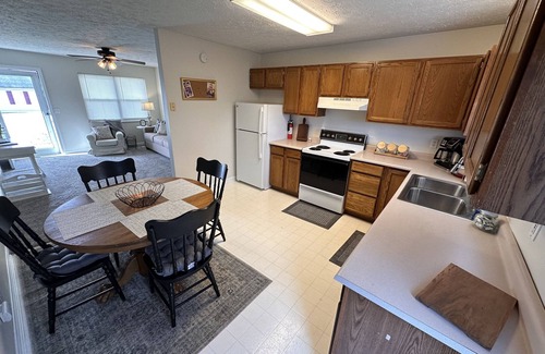 Dry Ridge Condo | Peaceful Haven 2BR/1BA Condo - Mins from The Ark Encounter & The Creation Museum