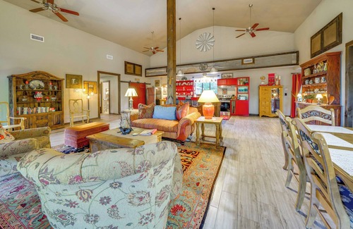 San Antonio Cabin | Peaceful Helotes Cabin: Fire Pit, 9 Mi to Old Town