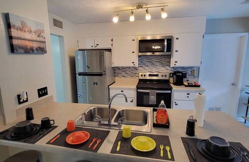Hinesville House | Peaceful Hideaway -5mins to base, Outdoor Pool, W+D, 3/2