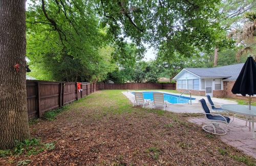 Hinesville House | Peaceful Hideaway -5mins to base, Outdoor Pool, W+D, 3/2