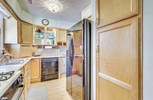 Niles House | Peaceful Home Near Youngstown: Fenced Backyard!