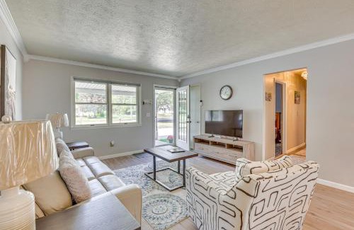 Niles House | Peaceful Home Near Youngstown Fenced Backyard!