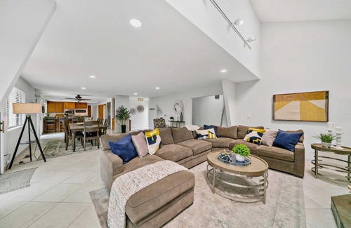 Loomis House | Peaceful Home on Acreage, Walk to Folsom Lake