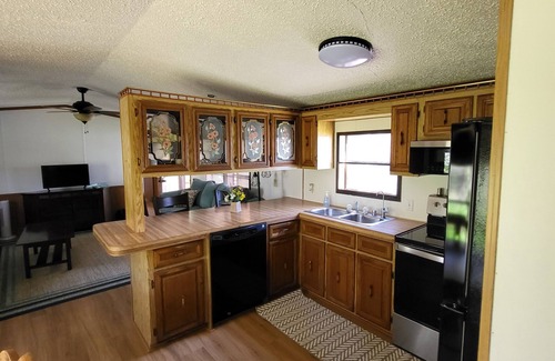 Waupaca House | Peaceful home on little Round lake near EAA, Iola car show & the Packer Stadium.