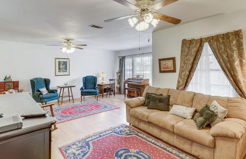 Kempwood House | Peaceful Home with Yard 13 Mi to Downtown Houston!