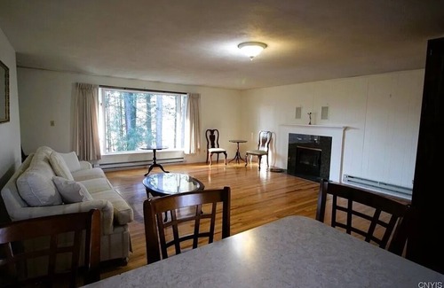 Hamilton House | Peaceful house in Hamilton w/gorgeous wooded backyard & creek -family friendly!