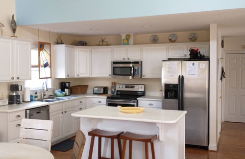 Savannah Beach House | Peaceful House on South Island with Bikes- discounts on weekly summer stays!