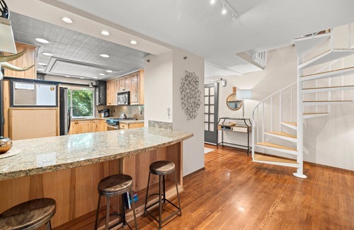 Lake Grove House | Peaceful Lake Oswego Retreat w/Hot Tub & Firepit!
