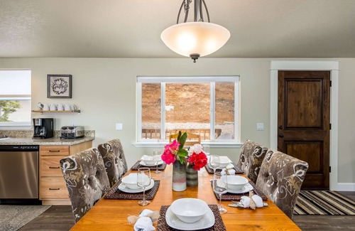 Florence House | Peaceful Lake Retreat with Stunning Views! Pet Friendly, Walk to Siltcoos Lake, Relaxing Deck w/BBQ