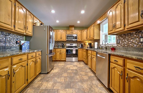 Alexander City House | Peaceful Lakefront, Spectacular View, Spacious 2 Level, 30 Min from Auburn