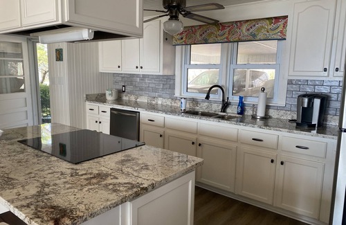 Lake Waccamaw Cottage | Peaceful Lakefront Cottage