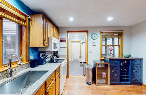 Lake Arrowhead House | Peaceful lakefront retreat with private hot tub, game room, & deck - near skiing