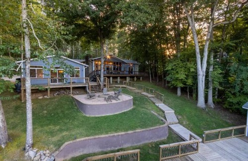 Macon House | Peaceful lakehouse on deep water cove, firepit, tiki bar
