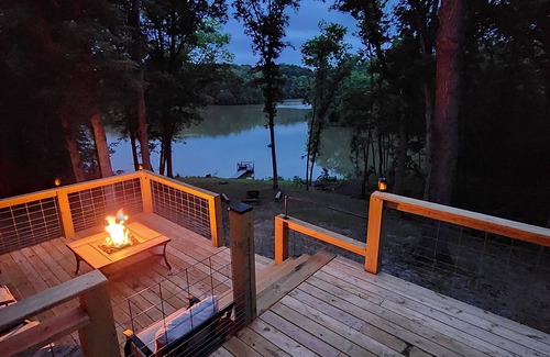 Anabel House | Peaceful Lakeside Getaway with Private Dock surrounded with Serene Wilderness