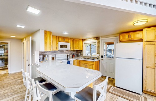 Silver Lake House | Peaceful lakeside home with wood-burning fireplace, patio, loft, & washer/dryer