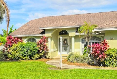 Winter Haven House | Peaceful Lakeside Retreat