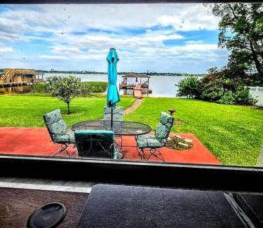 Winter Haven House | Peaceful Lakeside Retreat