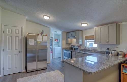 Dover House | Peaceful living just outside of town