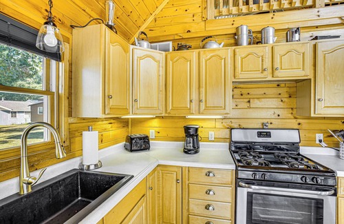 Branch Cottage | Peaceful Long Lake Cottage w/Deck, Dock & Kayaks!