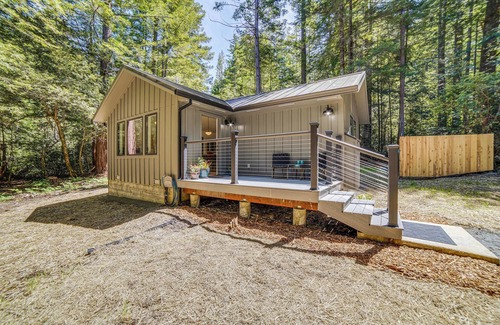 Mendocino Cottage | Peaceful Mendocino Cottage Surrounded By Redwoods