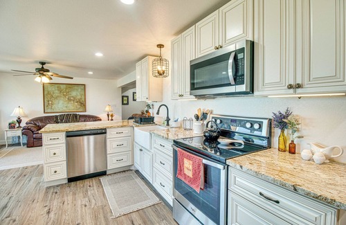 Squires House | Peaceful Missouri Getaway w/Valley View & Patio!