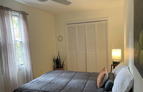 Peru House | Peaceful modern retreat with woods and fire-pit π² π² Family friendly π² π²