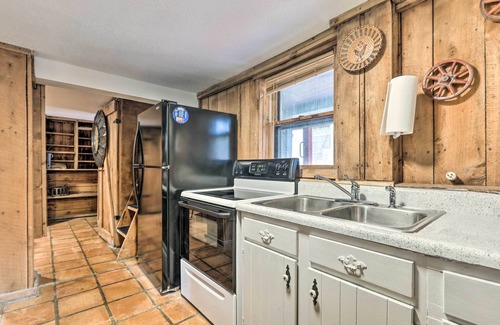 Mount Sterling Cottage | Peaceful Mt Sterling Cabin: Deck & Fire Pit!