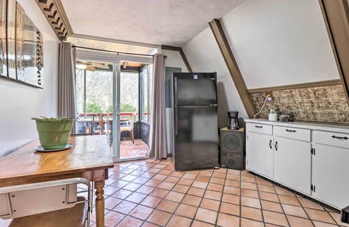 Mount Sterling Cottage | Peaceful Mt Sterling Cabin: Deck & Fire Pit!