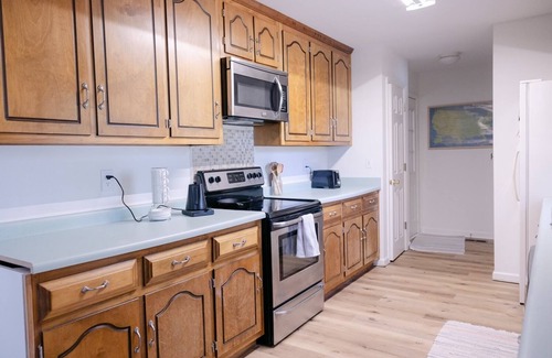 Watkinsville House | Peaceful neighborhood retreat minutes from downtown watkinsville and wire park.